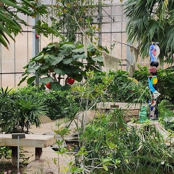 Meet your Posher Linda! - Picture 5 of 16